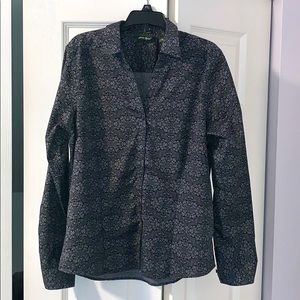 Women’s Eddie Bauer wrinkle-resistant blouse
